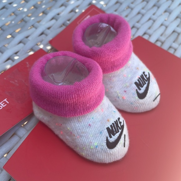 NIKE Infant/ Newborn Baby Bootie Size 0-6 Months - Picture 2 of 6